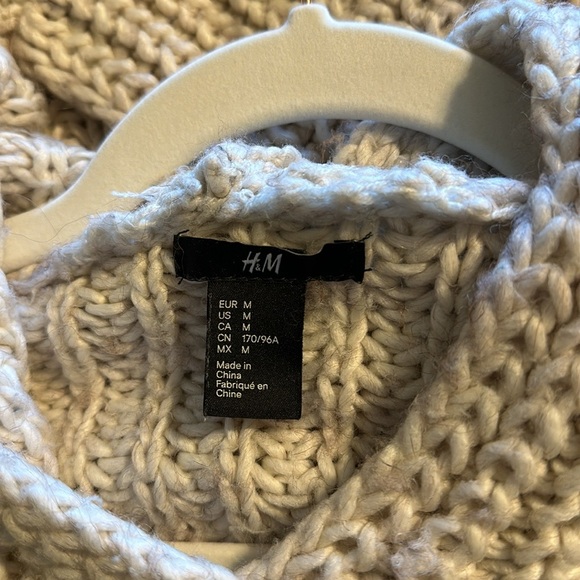 Vinatage H&M knit sweater size Medium - Picture 3 of 6
